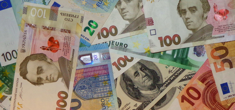 Попередні підсумки 2025 року: гривня зберегла відносну стабільність при зростанні зовнішніх ризиків
